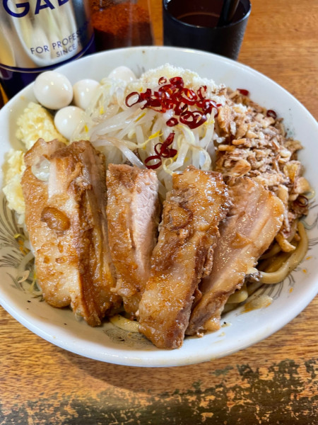 「汁なし（麺少なめ・ニンニク）+豚増し+うずら¥1,650」@ラーメン二郎 会津若松駅前店の写真