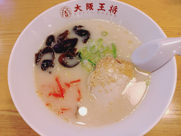 「とんこつラーメン　７５０円」@大阪王将 新宿ワシントンホテル店の写真