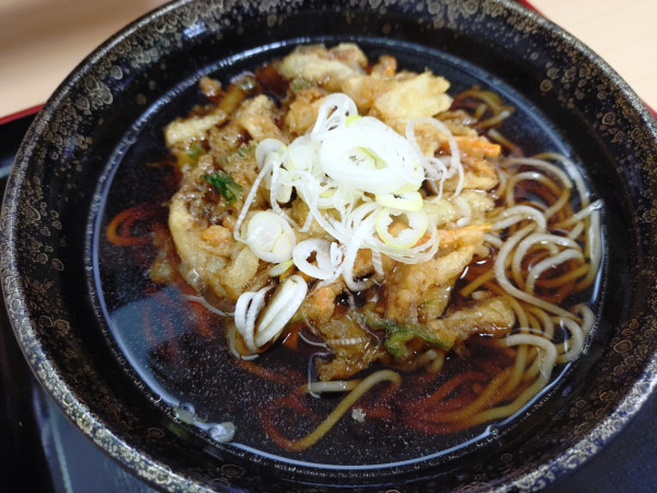 「かきあげ蕎麦」@梅もと ヤエチカ店の写真