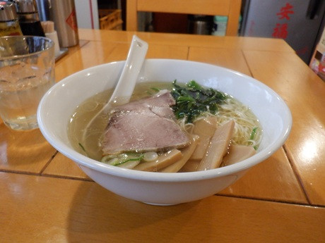 「塩ラーメン」@中国ラーメン揚州商人 アネックスチェックイン新橋店の写真