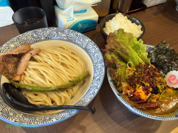 「【限定】攻めすぎたかれーつけ麺中(1350円、白めし(100円)」@狼煙 東大宮店の写真