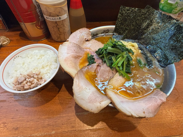 「チャーシューメン(中盛り)ライス」@末廣家の写真