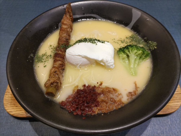 「白・鶏白湯そば」@麺巧 潮の写真