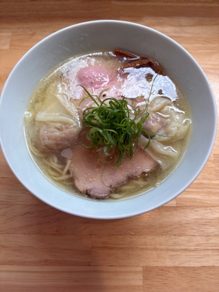 「MIXワンタン塩(平打ち麺)」@地球の中華そばの写真