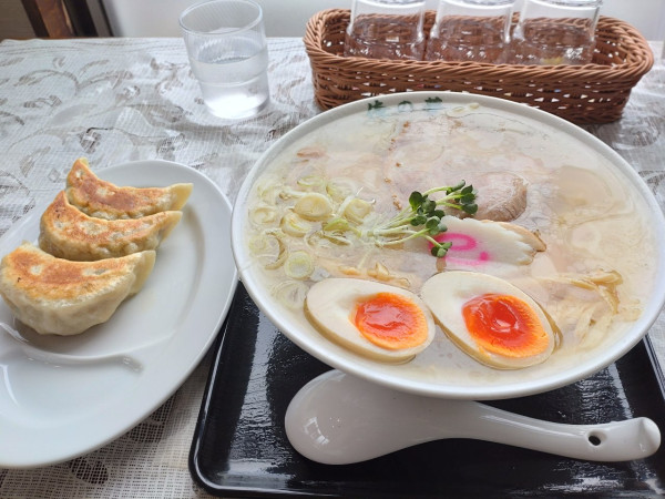 「夢ちゃんらーめん＋餃子３個」@青竹手打らーめん 俺の夢の写真