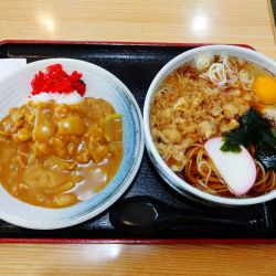 カレーセット たぬきそば大（1,100円）＋生卵（50円）