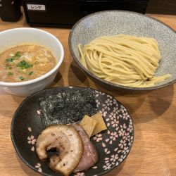 濃厚醤油つけ麺　大盛り1050円