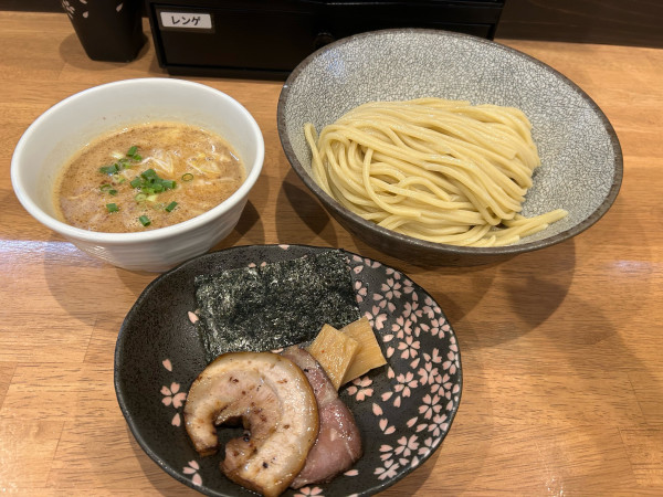 「濃厚醤油つけ麺　大盛り1050円」@麺処 湯咲の写真