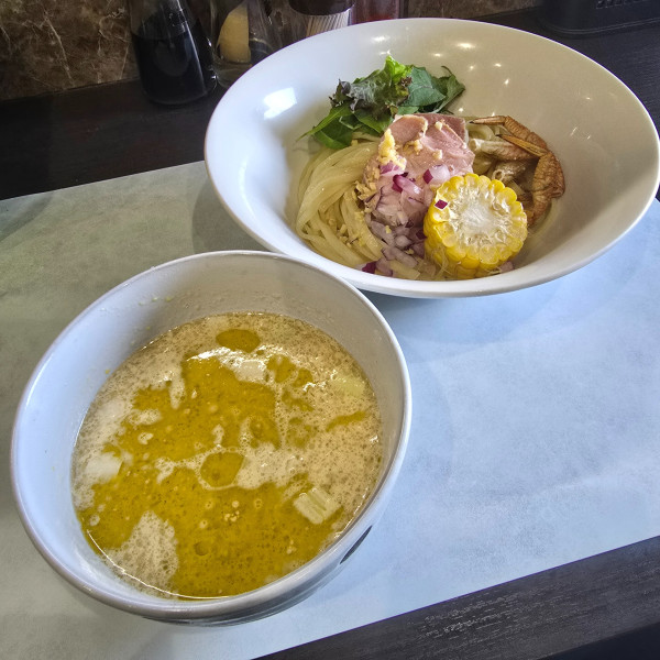 「朝採れとうもろこしとクリガニの白い冷製つけ麺」@麺丼Dining 夢者の写真