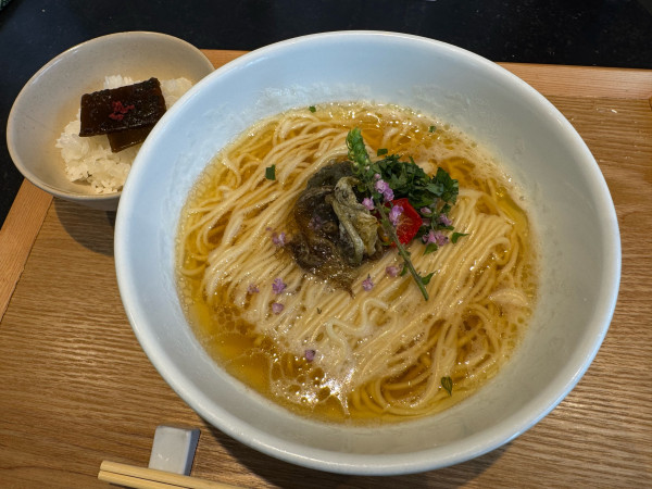 「なにわの羅臼昆布塩出汁そば　1350円」@なにわ麺次郎 雅の写真