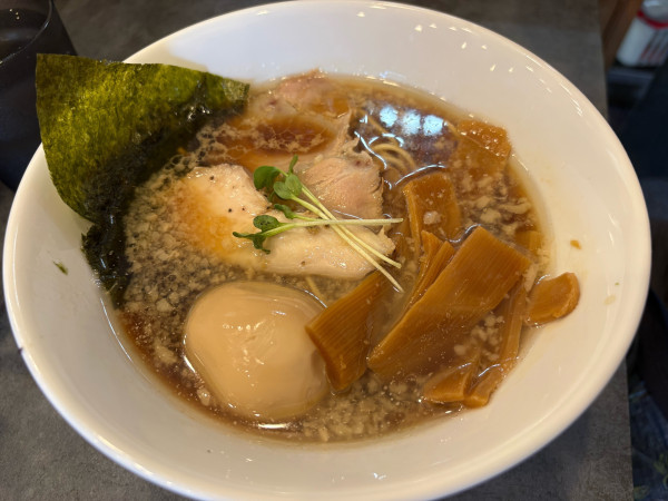 「淡麗　味玉飲む煮干しラーメン」@攻ニボの写真