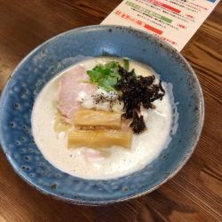 カキ出汁の濃密潮そば