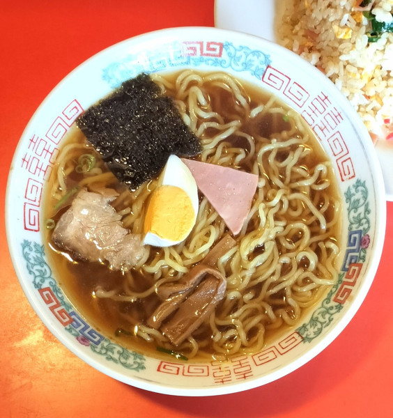 「ラーメン+炒飯セット 750円」@新龍の写真
