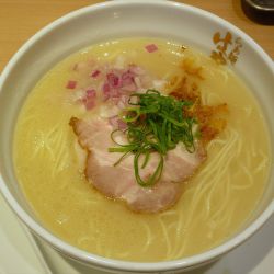 鶏白湯（950円）