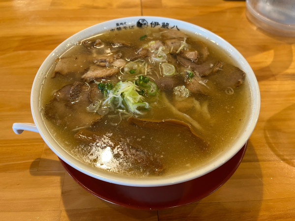 「中華そば(並/塩) 850円＋LINEクーポン(チャーシュー追加」@築地の中華そば 伊蔵八の写真