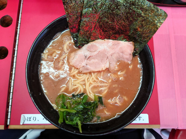 「醤油ラーメン￥900＋ライスサービス」@横浜家系ラーメン 武蔵家 千歳烏山店の写真