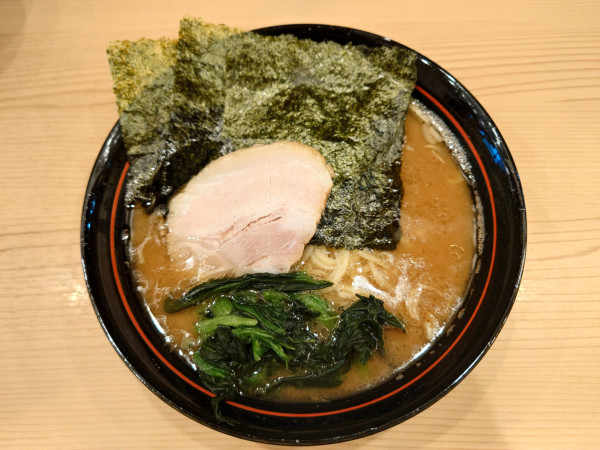 「ラーメン￥900＋ライスサービス」@横浜家系らーめん 武蔵家の写真