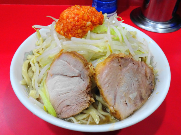 「小ラーメン（800円）＋冷やし＋ニンニクジャン　ヤサイ」@ラーメン二郎 生田駅前店の写真