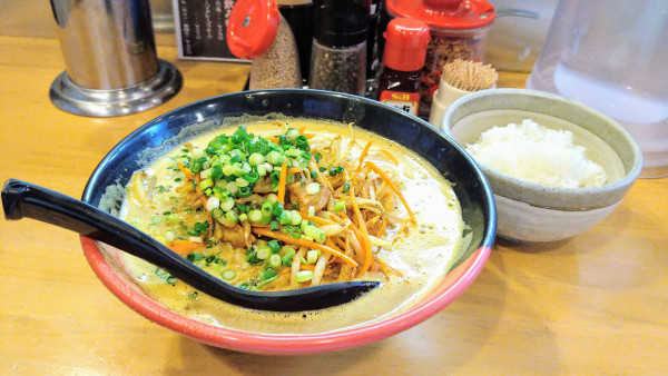 「鶏白湯 スパイシーカレー麺＋ライス(ランチサービス)」@麺場 鶏源 TORIGEN 黄金町店の写真