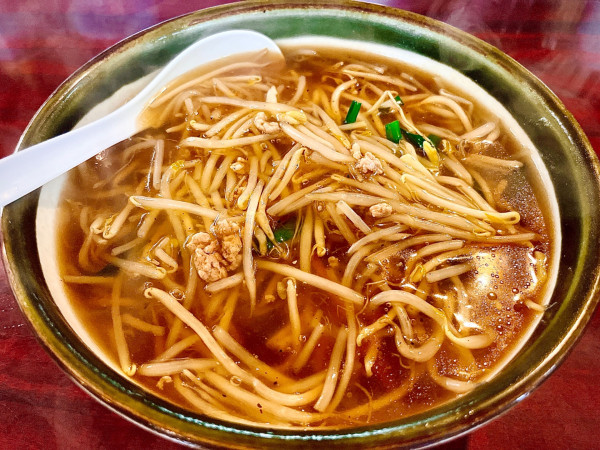 「もやしらーめん（680円）、チャーハン（580円）」@くるくるの写真