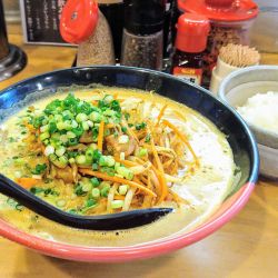 鶏白湯 スパイシーカレー麺＋ライス(ランチサービス)