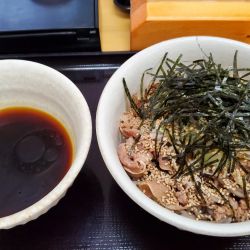冷たいとろろ肉そば（中：350g）