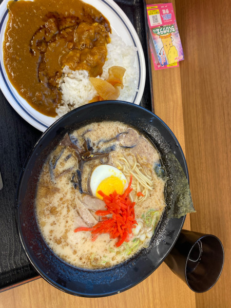 「豚骨ラーメン　ミニカレー800」@おべんとうのヒライ 人吉相良町店の写真