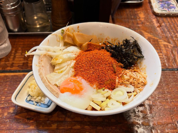 「辛辛魚まぜそば　 辛め、ニンニク」@麺処 井の庄 立川店の写真