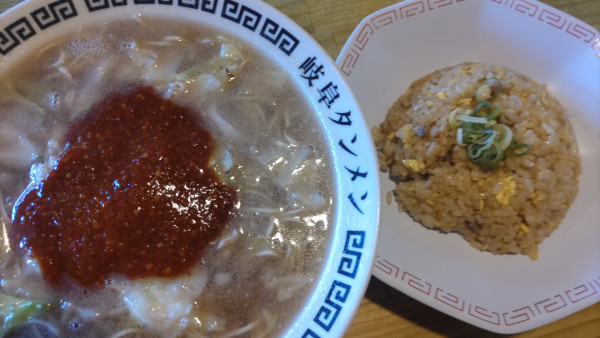 「岐阜タンメン(5辛)＋半チャン」@岐阜タンメン 岐阜本店の写真