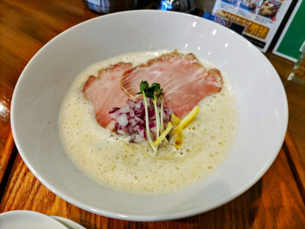「鶏そば 950円」@ラーメンと鶏鉄板 チキンマンの写真