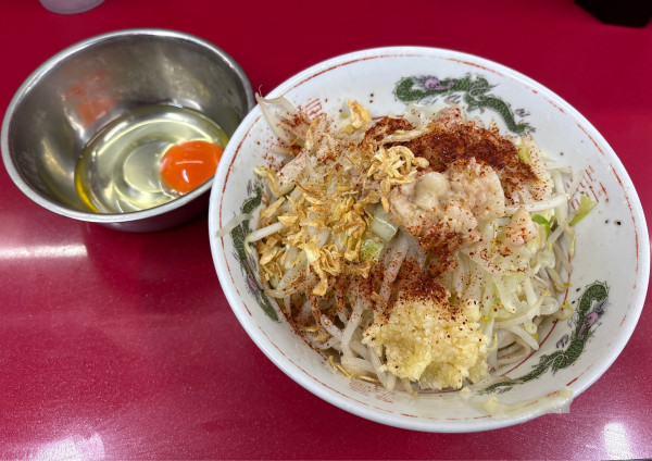 「麺半分豚1枚＋塩汁なし(生たまご付)」@ラーメン二郎 越谷店の写真