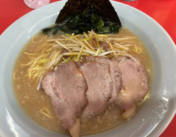 「ネギチャーシューメン　1200円」@ラーメンショップ 厚木岡田店の写真