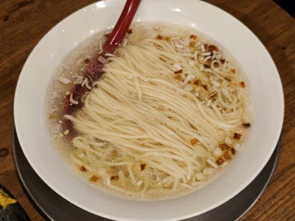 「鯛出汁の塩かけそば　800円」@立ち呑み居酒屋 金町製麺の写真