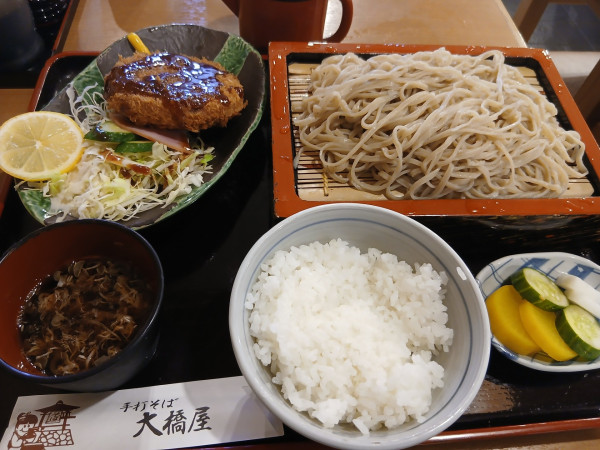 「メンチカツもり蕎麦ライスセット 1100円」@そば処 大橋屋の写真
