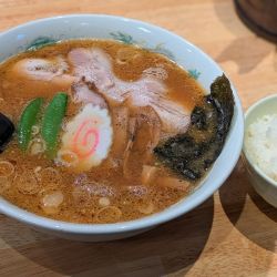 味噌ラーメン＋半ライス（850円＋100円）