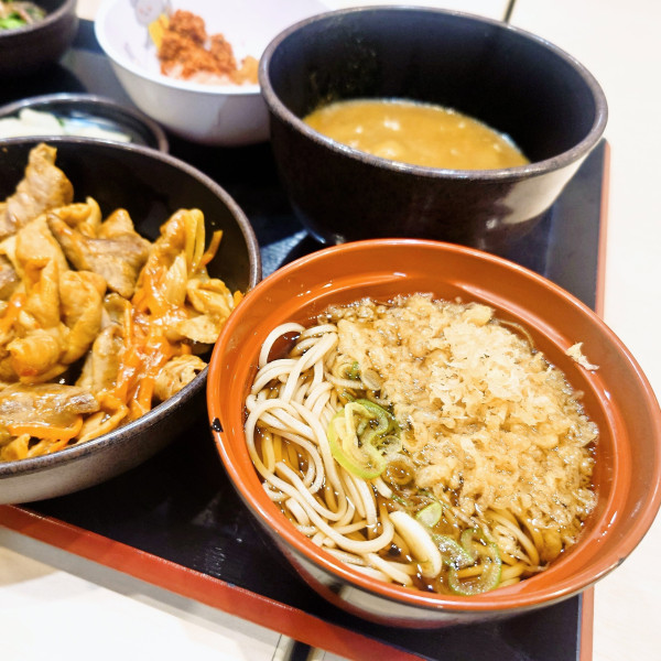 「もつ炒め定食＋カレールー」@ゆで太郎 柏大井店の写真