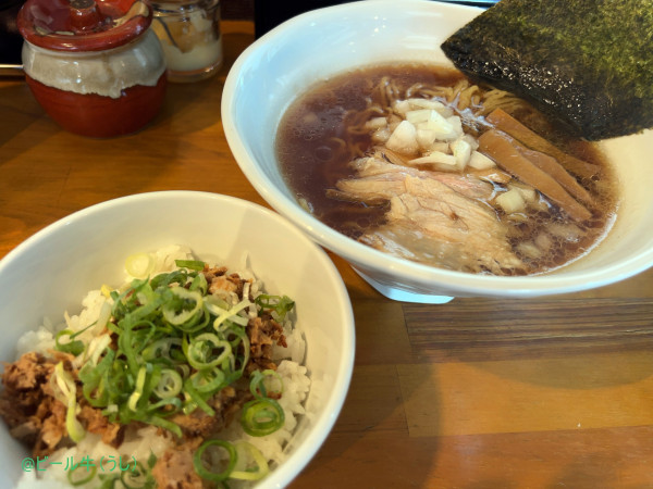 「中華そば並(750円)細麺、チャーシュー丼小(300円ー120円」@中華そば＆鶏パイタン つむぎの写真