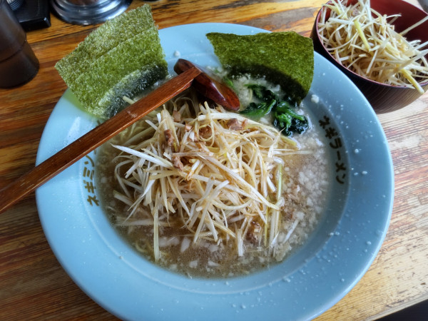 「ネギラーメン＋ネギ別皿」@ラーメンショップ 椿 上彦川戸店の写真