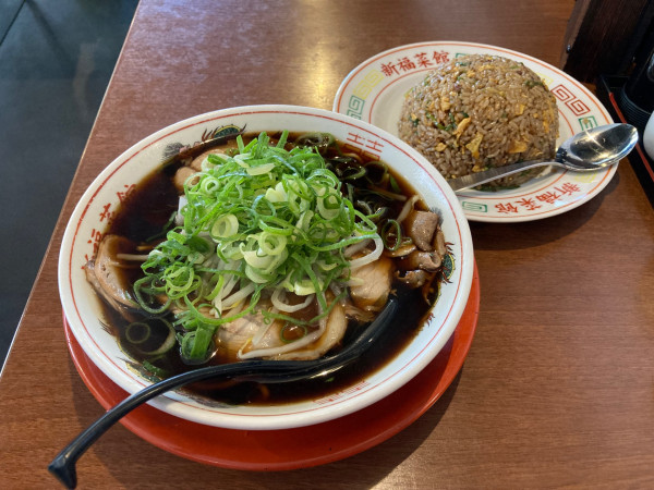 「中華そば並＋焼きめし並」@新福菜館 浜松町店の写真