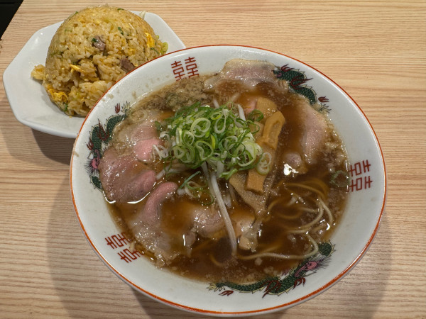 「醤油ラーメン　990円」@ラーメンか！チャーハンか！ 富雄駅前店の写真