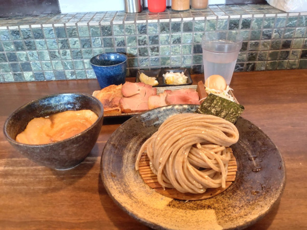 「汁並つけ麺中＋特製トッピング」@麺屋みつば＋クローバーの写真