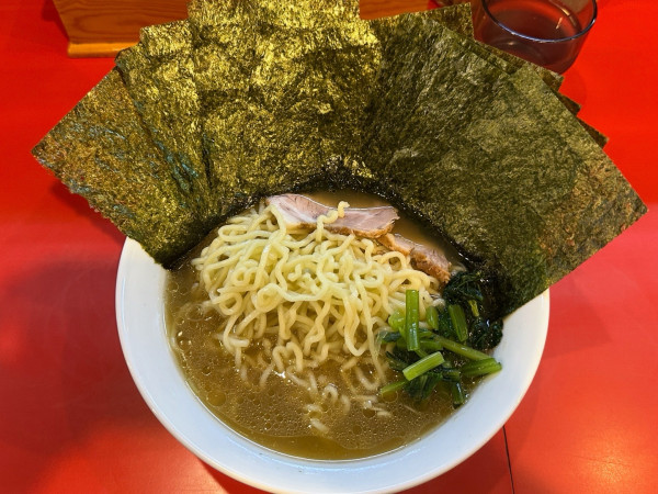 「らーめん中盛、海苔」@ラーメン しらいしの写真