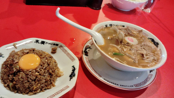 「あさり並　黄身ハーフ」@末廣ラーメン本舗 高田馬場分店の写真