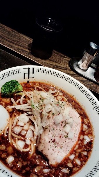 「スタンダード（パク→玉ねぎ）」@スパイス・ラー麺 卍力の写真