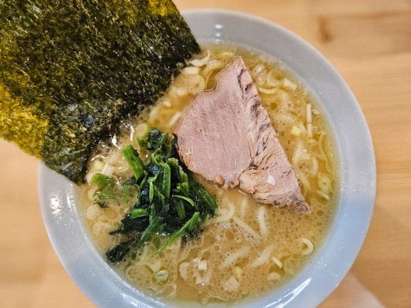 「しょうゆ並」@家系らーめん 鷲の写真