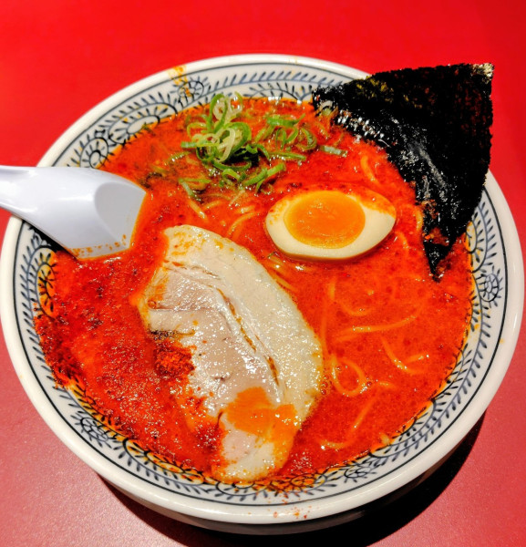 「熟成醤油とんこつ赤  869円」@丸源ラーメン 品川シーサイド店の写真