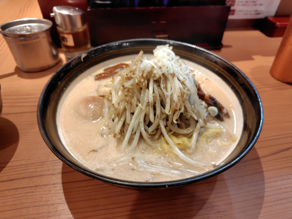 「味玉味噌らーめん￥880」@味噌らーめん いと井 横浜西口店の写真