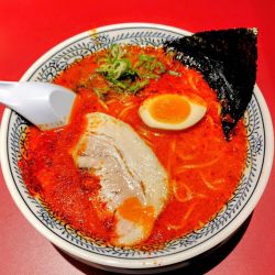 熟成醤油とんこつ赤  869円