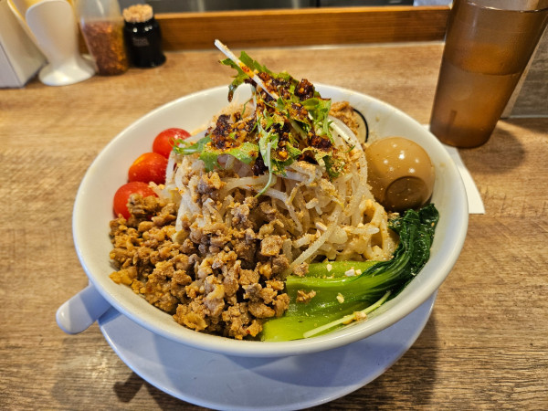 「冷やし担々麺+煮卵」@麺屋しずる 豊田大清水店の写真