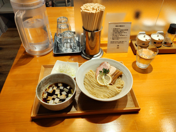 「昆布水つけ麺　醤油　白髪ねぎ」@HARE tokidoki MUGIの写真